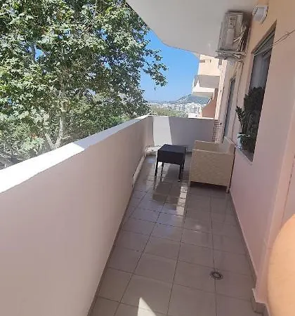 Blue Bay Beach Front Uji Ftohte Apartment Vlore